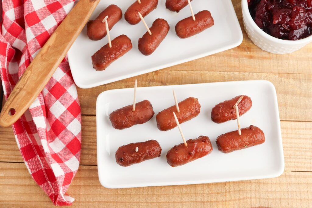 Cocktail sausages on a plate.